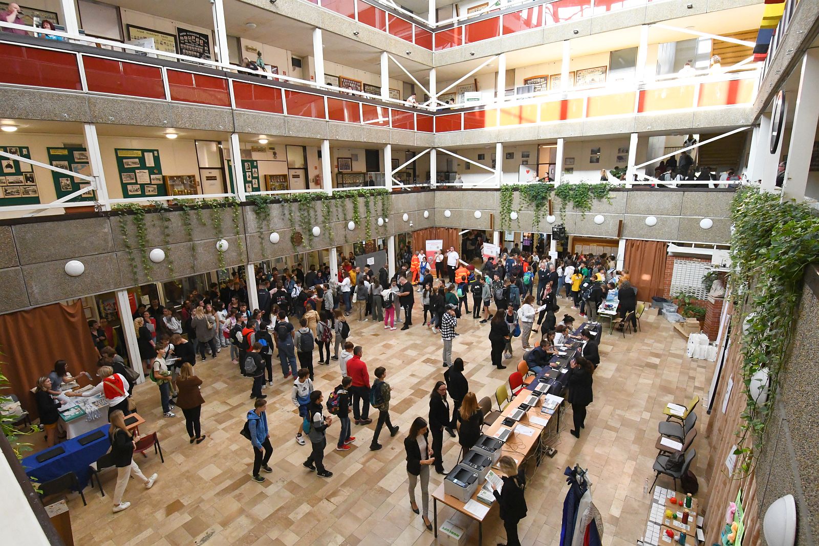 Pályaválasztási kiállítás az Árpádban